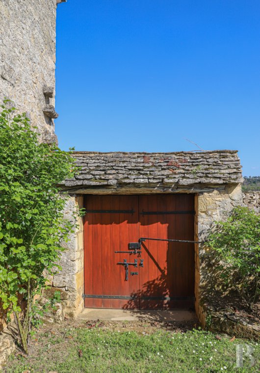 En Dordogne, dans la bastide royale de Domme, une maison familiale du 17e siècle - photo  n°2